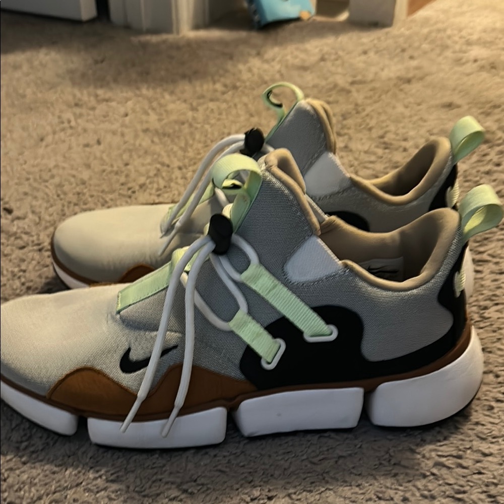 Nike Pocket Knife.  Sow 10.5.   Never worn